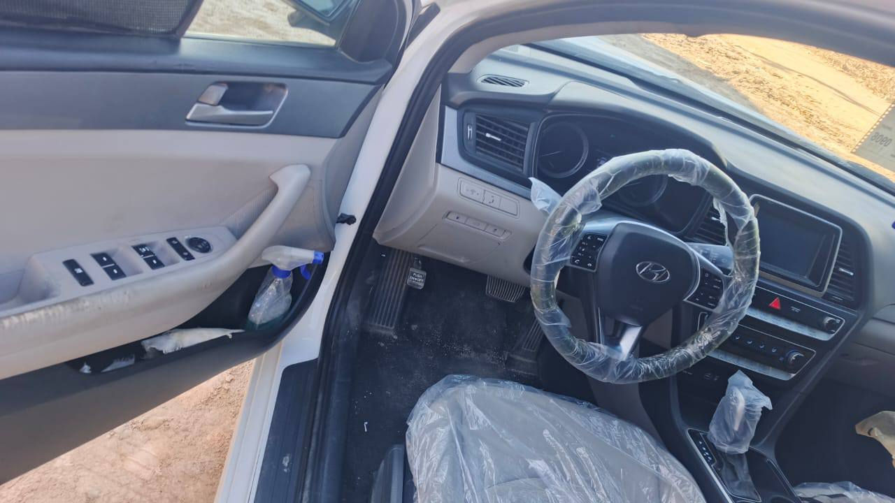 سلام عليكم  سوناتا 2019امريكي سياره  بيها صفحه محرك وكير  وحداديه خير من الله ملاحضه سياره لا متجايه ولا مكلوبه اثر حادث  نصبغت  تفاصيل أكثر واتساب *********** سعر 117بيها مجال
