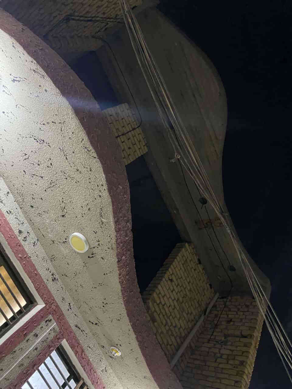 دار للبيع طابو زراعي سند 25 مساحه 120م واجهه 5م طابقين ثلاث غرف نوم مع استقبال وكلدور ومطبخ ومجمع صحيات بناء جديد عنوان الدار حي الصحه فرع الجامع الهندي 6 م عرض الشارع تبليط للدار السعر 170مليون قابل للتفاوض للاستفسار الاتصال على الرقم *********** أو مراجعه مكتبنا الكائن في الجزائر مقابل مجبس التمور أو مدرسه الطريق الى المئه
