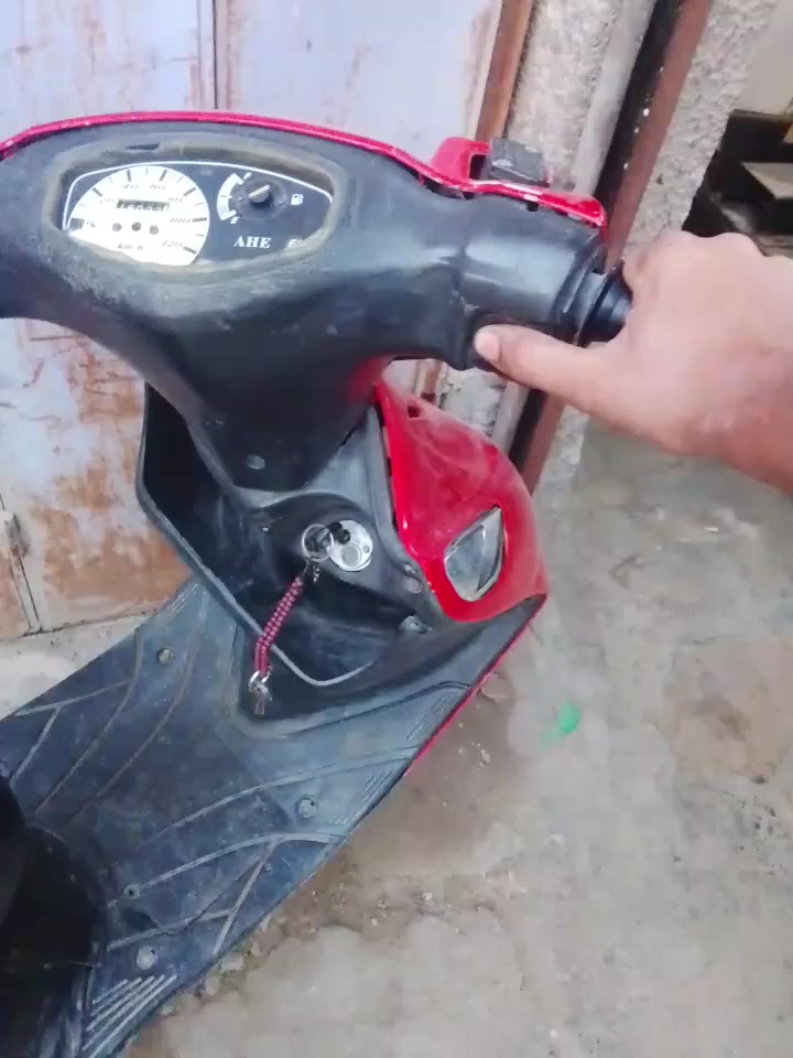 سلام عليكم دراجه للبيع دراجه نكره عوزه ترتيب حلوه كهربائيات شغاله  مكاني حيانيه سعر 200 رقمي واتساب *********** ابيع كوم حديد
