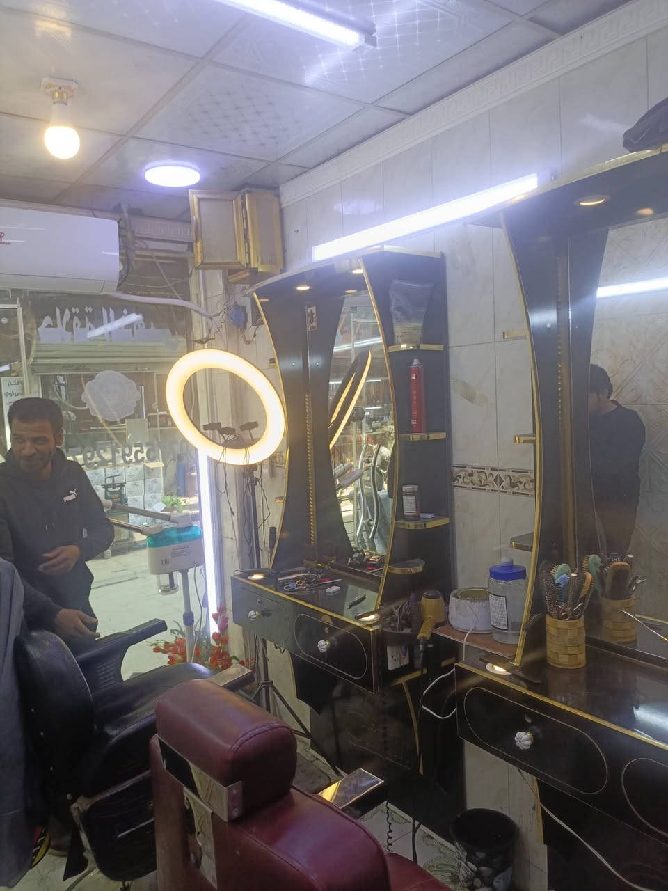 سلام عليكم كراسي مستعملات محل حلاقه نضيفات كلش سعر 400وبيه مجال حك جيه بكاني بصره عشار شارع المطاعم ***********
