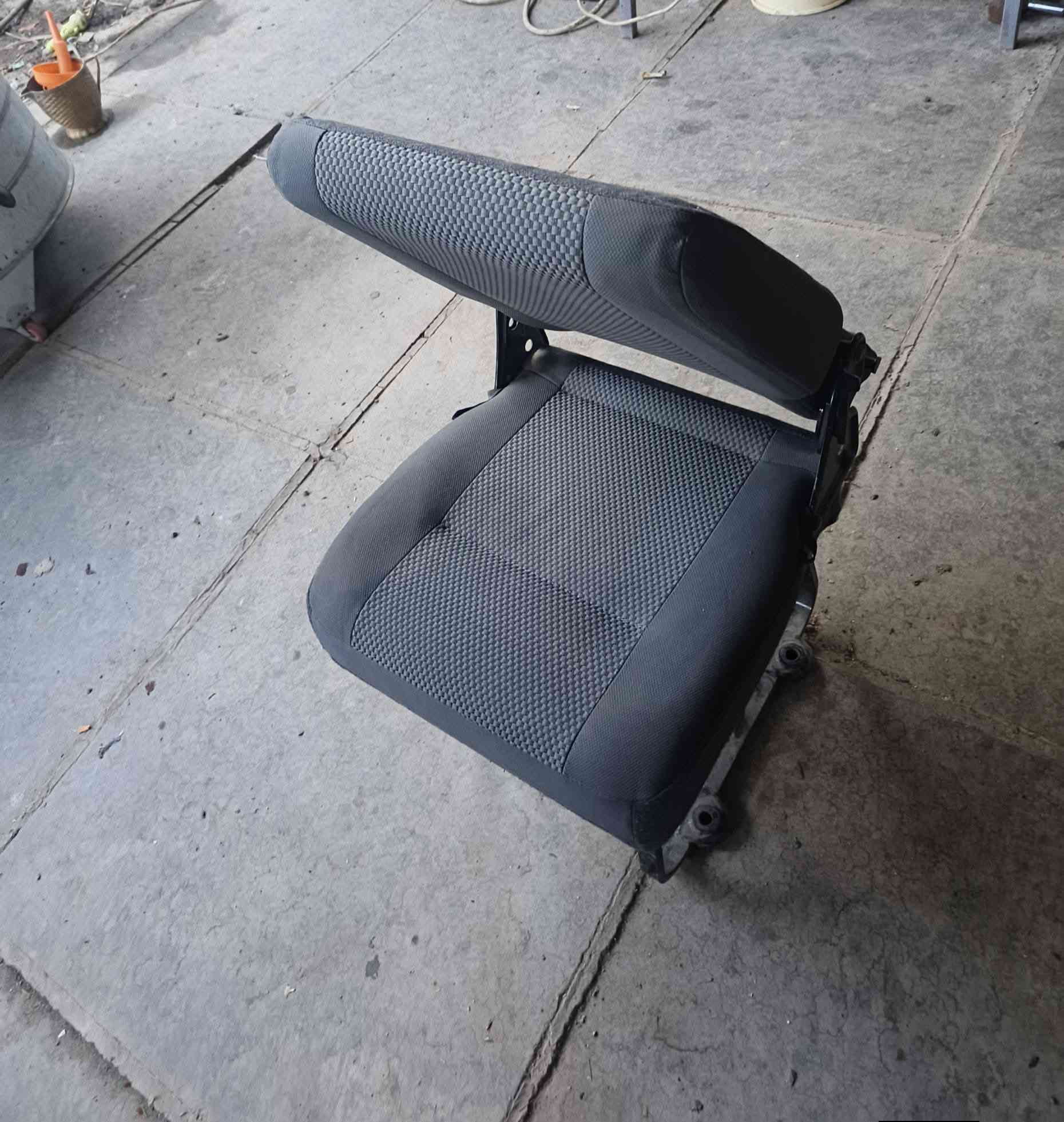 سلام عليكم
كرسي يرهم يم باب لسلايت ظهر قلاب  اخو لجديد
مكاني بغداد الغزالية
***********
