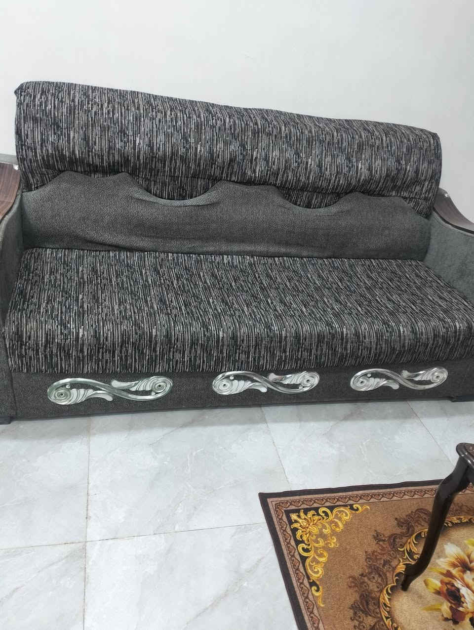 تخم عشر مقاعد للبيع عنوان ديوانيه السعر 200وبي مجال بسيط للاستفسار ***********
