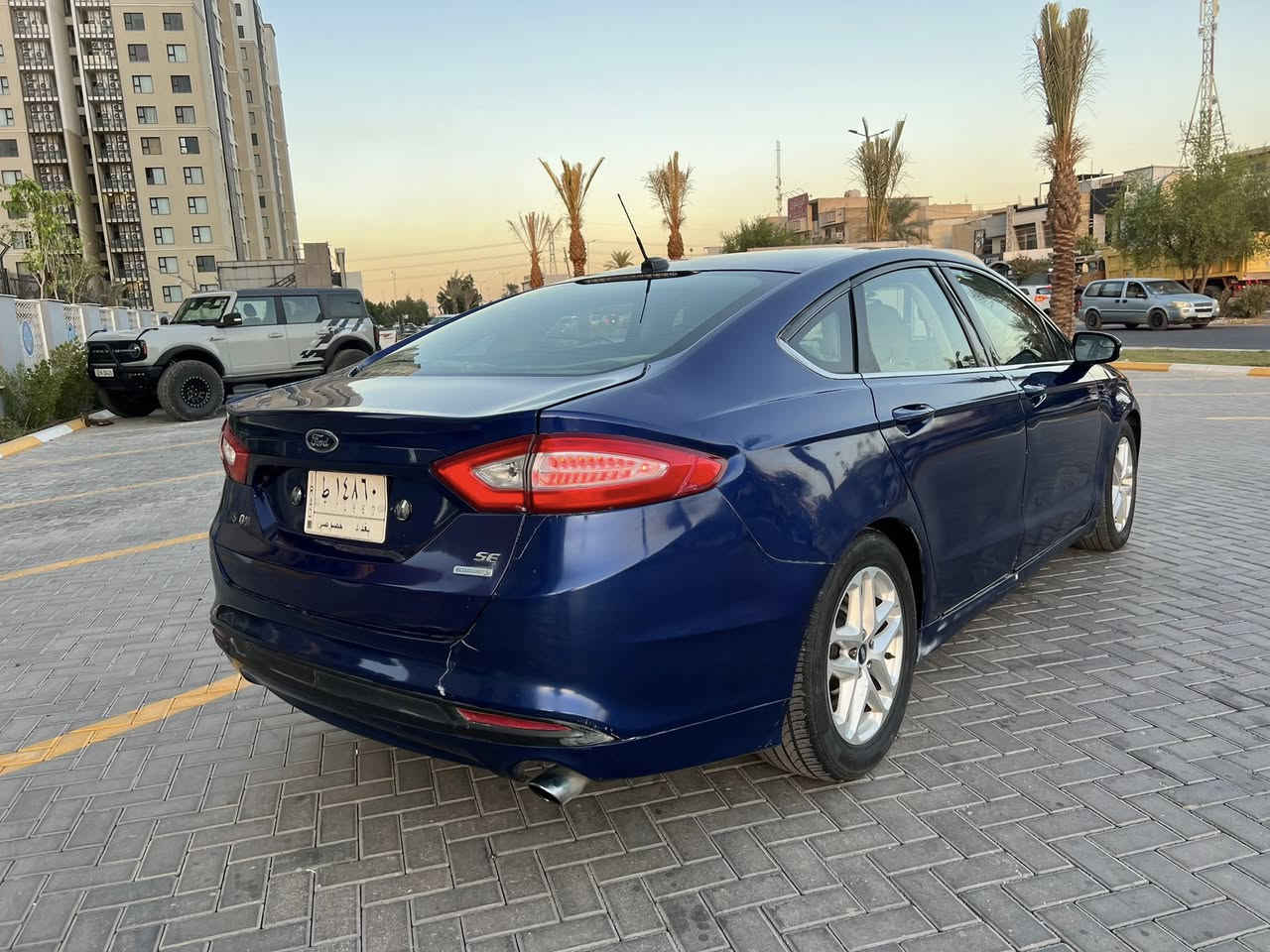 السلام عليكم
فورد فيوجن 2014 
ماشيه 112 
حادثها بابتين من جهه الصدر الصندوك امبدل اصلي او نفس ألون بل عراق بيه من نفس الجهه جاملغ خلفي ضربه سطحيه 
مواصفات 
محرك 1500 تيربو 
تحكم جهتين 
أشاير بالمري 
قطعتين تبريد 
هند بريك بصمه 
مكاني بغداد حي الجهاد 
رقمي ***********
السعر 77 بيها مجال قليل
