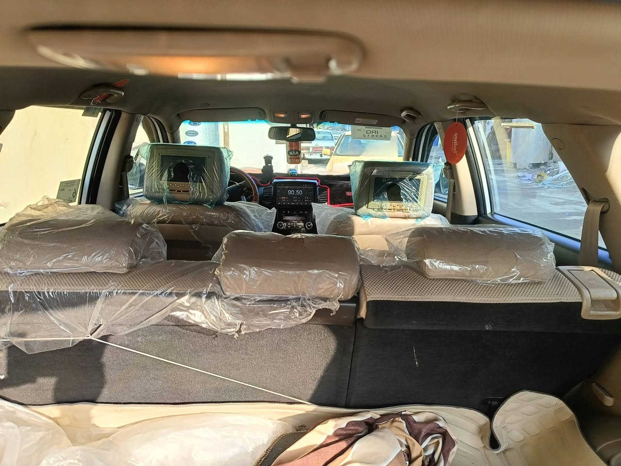 سلام عليكم كيا سورنتو 12 للبيع سيارة جهزه هزه وسنويه ورقم السعر 130رقم ***********
