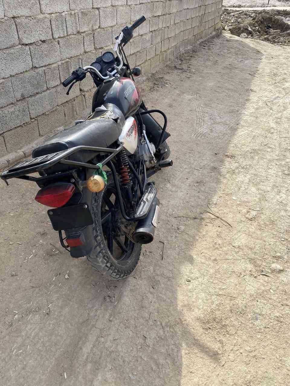 سلام عليكم دراجه بوكسر 22 كلك
دراجه نضيفه وحلوه بس دراجه دخن مستحقه تجفيت 
مكاني شطره طريق العمار 
سعر 590قفل 
مامتواجد خاص شراي تصل ***********
