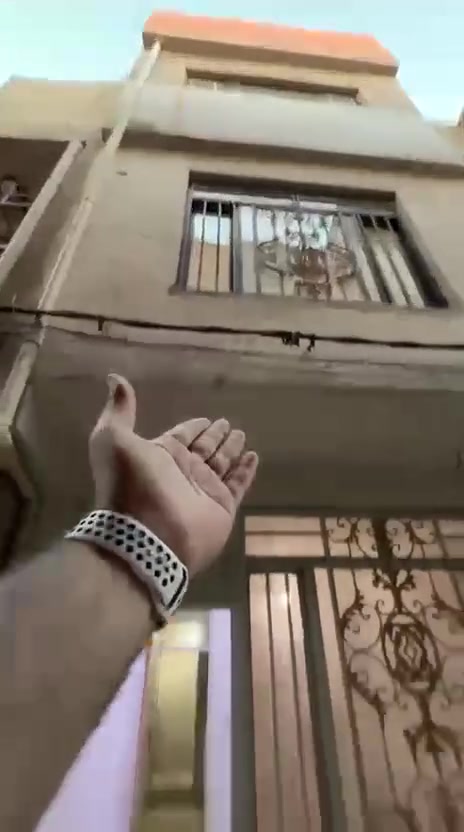 #للايجار بيت داخل قيصرية مرتبه كلش يحتوي على غرفتين مطبخ صاله خدمات ( عوائل فقط ) الموقع جداً مميز الاعظميه الاخطل قرب كليه بغداد السعر 500 وبي مجال بسيط اذا عائله صغيره للاستفسار ***********
