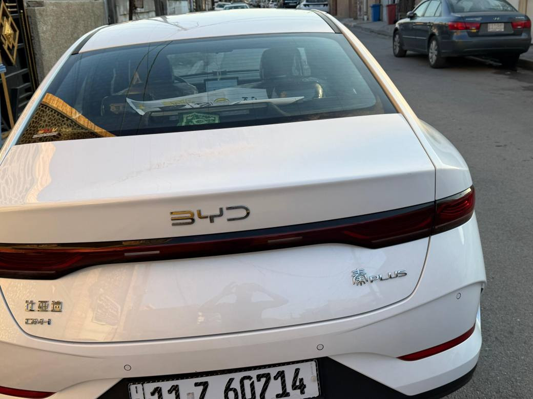 بي واي دي كن بلاس ماشية 1154 
اللون ابيض رقم بغداد سنوية باسمي مرقم وكامل كما موضح في الصور دوشمة كاملة للسيارة اغراضهة كاملة 
***********
