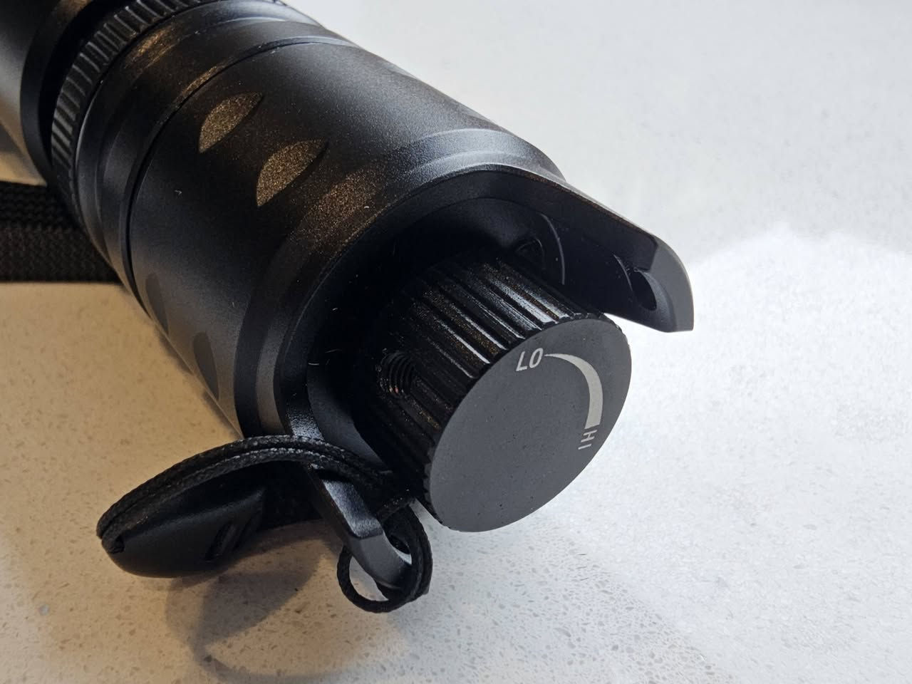 هذا مصباح يدوي يعمل بالأشعة تحت الحمراء بالليزر (IR VCSEL Laser IR Torch) من Ludicrous-Lumens. 
يستخدم تقنية ليزر VCSEL.
متوفر بنماذج مختلفة مثل 850 نانومتر أو 940 نانومتر.
يتميز بأداء مكثف وفعال مقارنة بمصابيح الأشعة تحت الحمراء القائمة على LED.
يحتوي على مخفت دوار ومؤشر LED.


**إذا كنت صاحب هذا الإعلان وتريد حذفه لأي سبب، رجاءا أرسل رسالة إلى الدعم الفني**