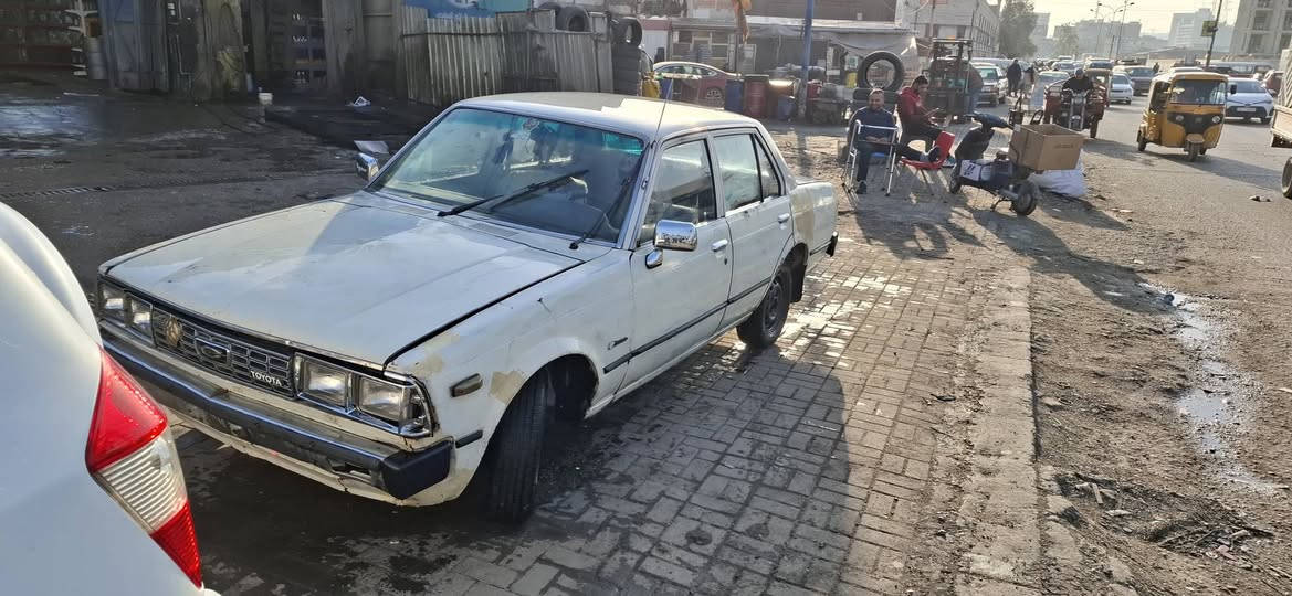 سيارة كرونه موديل ١٩٨٠ نظيفة
مبدل داينمو وسلف وكير ٥ نمرة مبدل جديد راديرات جدد 
تبريد شغال معمرة صدر امامي خلفي
سيارة فول نظافة عدا خياس بسيط سيارة طالعة لسوريا مرتين 
السعر ٤٥ ورقة 
العنوان بغداد الطالبية *********** - ***********
