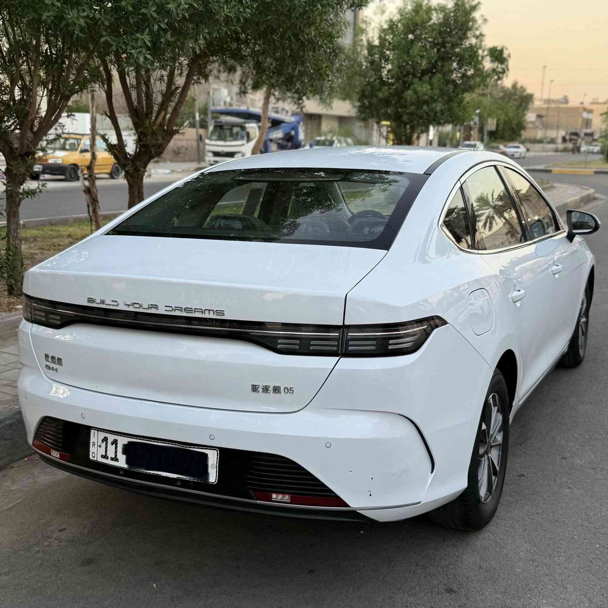 سلام عليكم
بي واي دي دستروير 2025 رقم بغداد
ماشيه 7000 الف الكلي 
غراضه كامله على وضع الشركة 
بيه  أرضيات و ترتيبات كامله 
مكفوله عده بارد بلصندوك و بلبنيد 
ب١٩٢٥٠ و بيه مجال للشراي 
للاستفسار اتصال فقط 
***********———-

