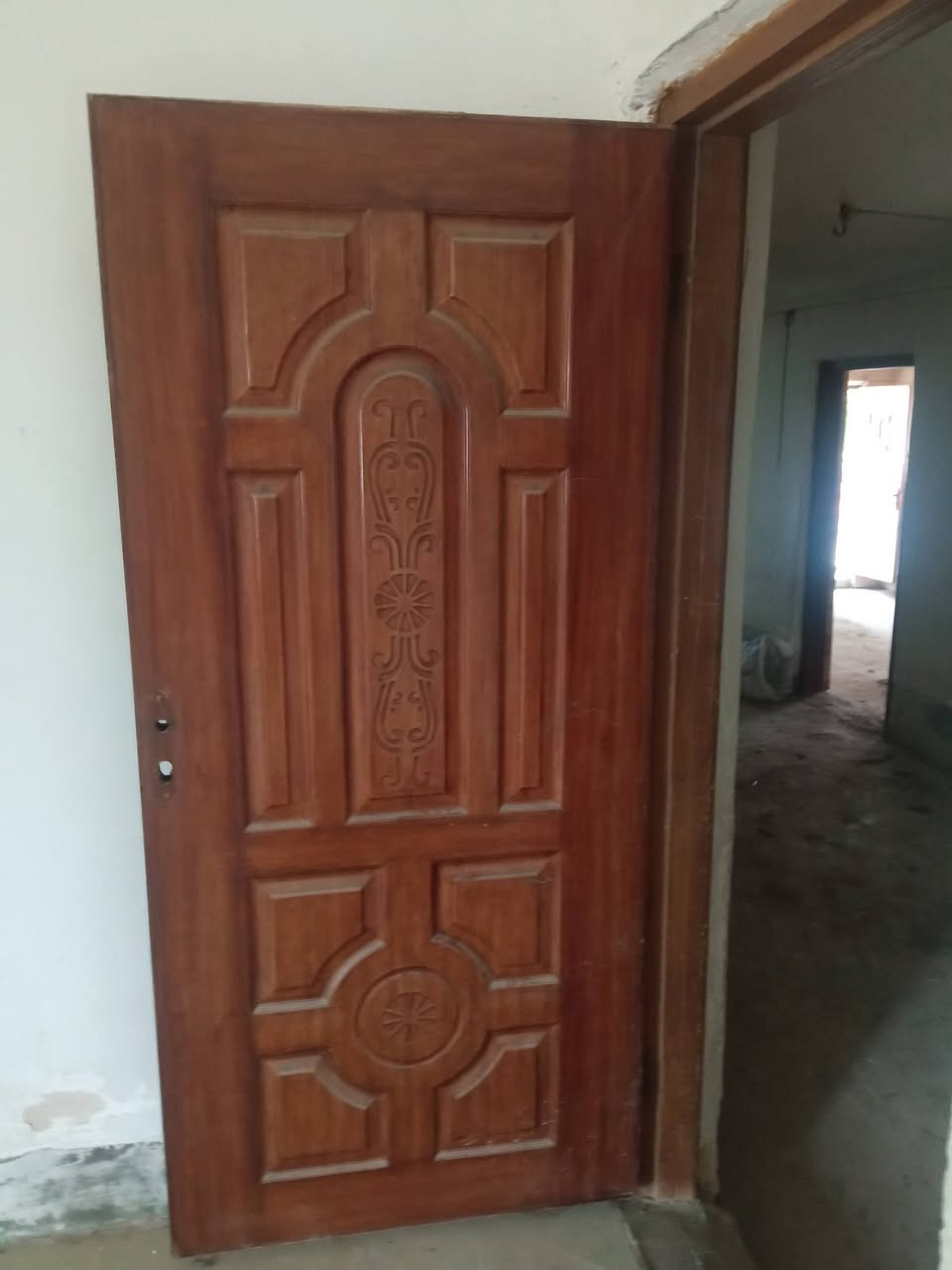 سلام عليكم بيبان خشب ٢ كاملات هنه وجرجوبه مالتهن  للبيع 125وبيهن مجال ***********
