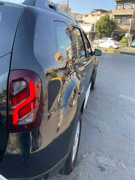 السلام عليكم رينو داستر 2018  (اوتوماتيك) 
صناعة فرنسي اصلي استلام الشركة
رقم بغداد انكليزي الجديد
 باسمي السيارة تحويل باي وقت  
السيارة مكفولة كفالة عامة من الصبغ والحادث، فقط طخات بسيطة وماشر عليها بالون الابيض بالصور 
السيارة ماشية (58) الف كم فقط .. استخدام مدرسة
فئة السيارة se اعلى مواصفات بالداستر تحكم ستيرن و٤جام كهرباء حساسات خلفية مري جانبية كهرباء
محرك 2000 ،4 سلندر المرغوب. 
كيرAT 
مانع انزلاق 4 ويل كب وتحديد سرعة وقفل سرعة
 مكينة ممتازة وكير زيرو جديد وصدر امامي وخلفي مسوي جديد
تايرات تخم جديد
كهربائيات كلهة شغالة 
تبريد ثلج خير من الله وتدفئة شغالة وشاد مروحة اضافية للتبريد..  
السيارة على وضع الشركة مابيها اي نقص
صيانتها وحتى تبديل الدهن كلة اصلي  وكالة منذ استلامها وبانزين فقط محسن الله شاهد ادير اي كلوب بالدشبول ما مشتغل مسوي سيرفس كامل عليها
السياره جاهزه وما تحتاج مصرف ابد
 
السعر 90 قفل وشوف خواتها وبمواصفاتها وماشية قليل مستحيل تلكة هيج سعر

اسف ع الاطالة ذكرت كلشي حتئ اكون صادق 
وجزاكم الله خير والتوفيق للجميع
للاستفسار هذا رقمي *********** 
مكاني بغداد الاعظمية بغداد
