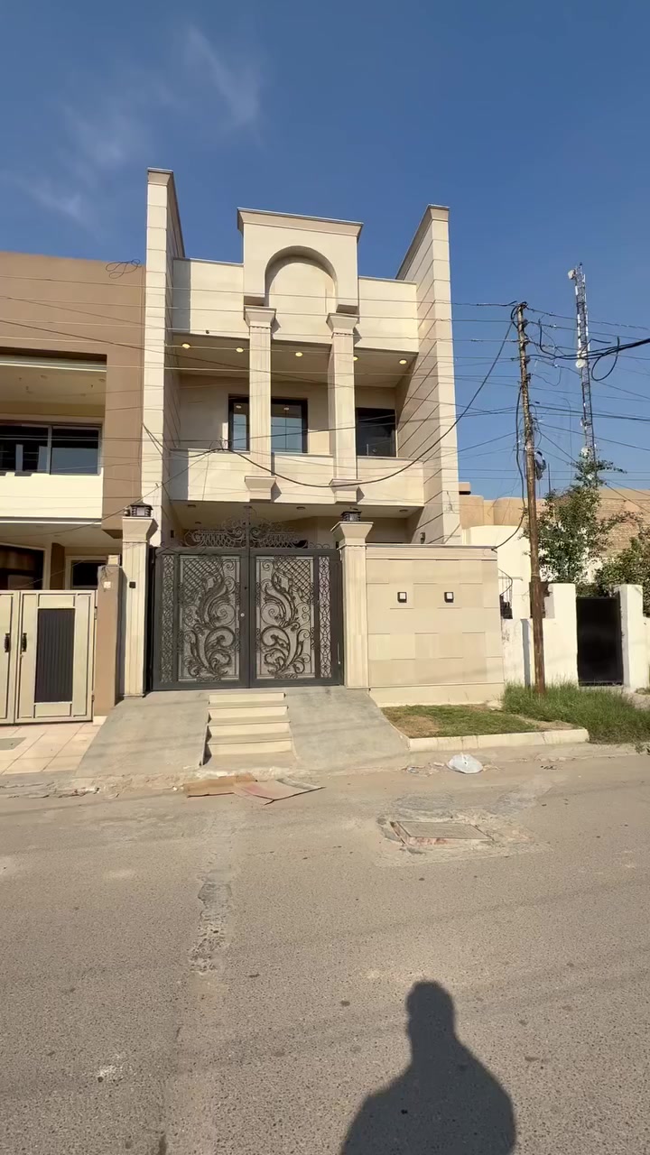 � بيت بموقع جدا مميز  #للبيع #السيدية

📍 موقع البيت : مربع لي خلف معجنات الرباط    

📐 المساحة: 150 م²
▫️ الواجهة: 6  م
▫️ النزال: 25 م

� لمعرفة السعر اكتب (2 )  بالتعليقات .

📞 *********** (اتصال أو واتساب)

🏢 مكتب برج الياقوت للتطوير العقاري
📍 السيدية – شارع مركز الشرطة، مدخل شارع أبو النخيل
