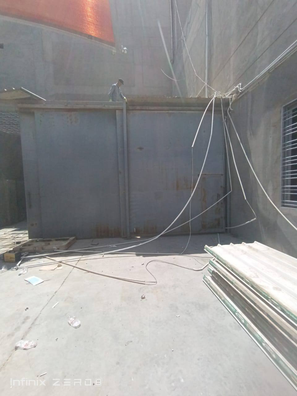 سلام عليكم
عندي بيبان اسلايت جملون ثقيل للبيع 
***********
