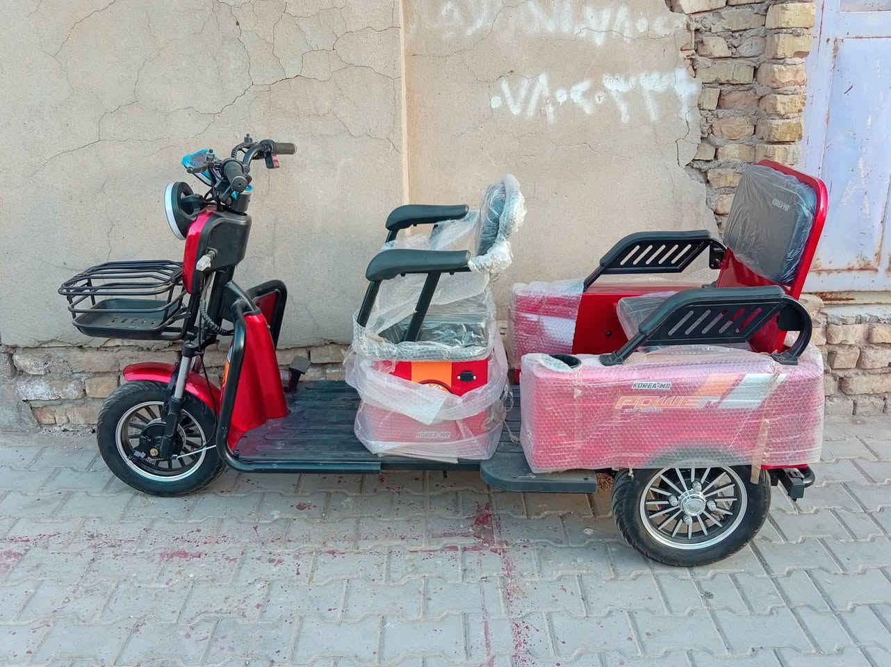 السلام عليكم #دراجه شحن للبيع بعدها كسر فلينه استخدام 3 ايام 5بطاريات بيها جنطه وتصير بدي +مقعدين دبل سويج دبل بصمه تحكم عن بعد +3سرعات صارخه سرقه سايد بريك 
مكاني زين القوس شارع ابو الفضل 
***********
