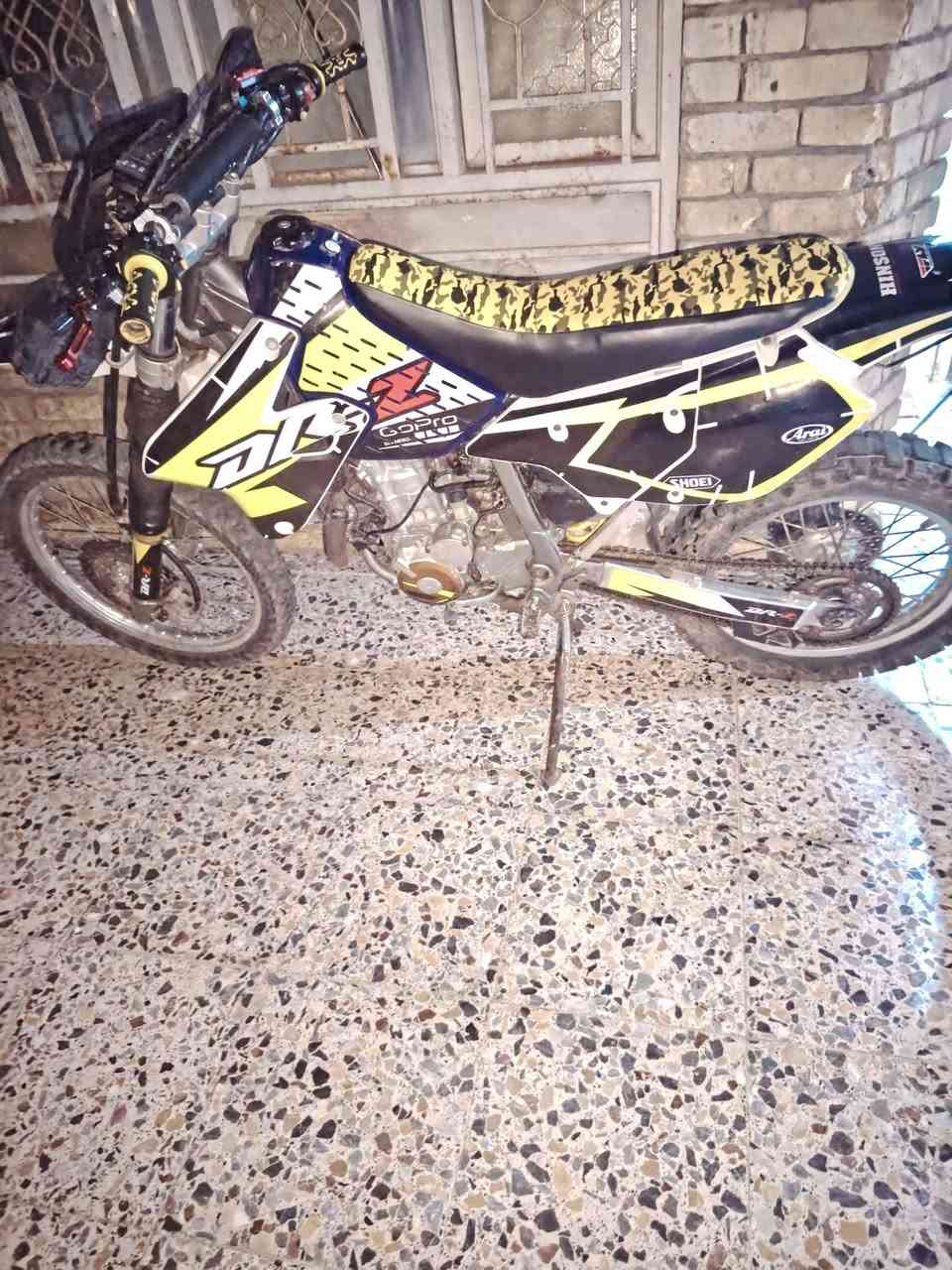 قفاز ساسوكي DRZ حجم المحرك 400 
للبيع
***********
