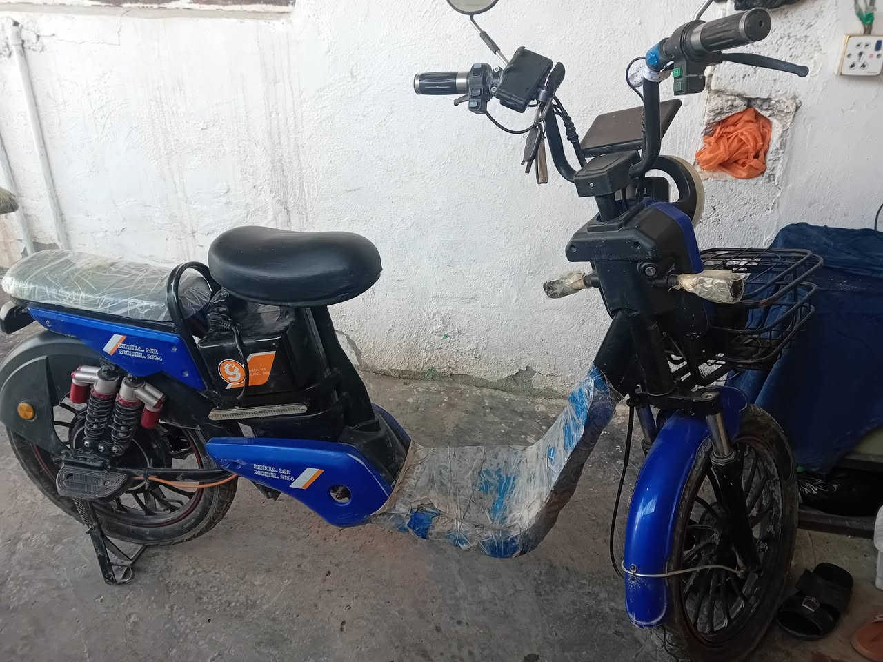 السلام عليكم دراجه شحن للبيع حجم كبير ***********
كامل موصفات كلشي شغال
