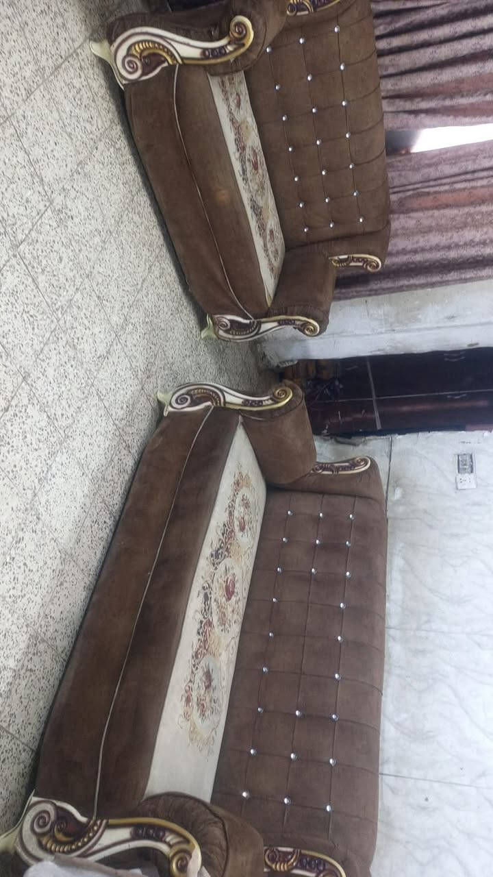 تخم ١٠مقاعد ب٣٢٥ الف ديوانيه شارع الخصيمه سايدين الفرع مقابل زها مول قصابيه السجاد داخل الفرع بالضبط رقم ***********
