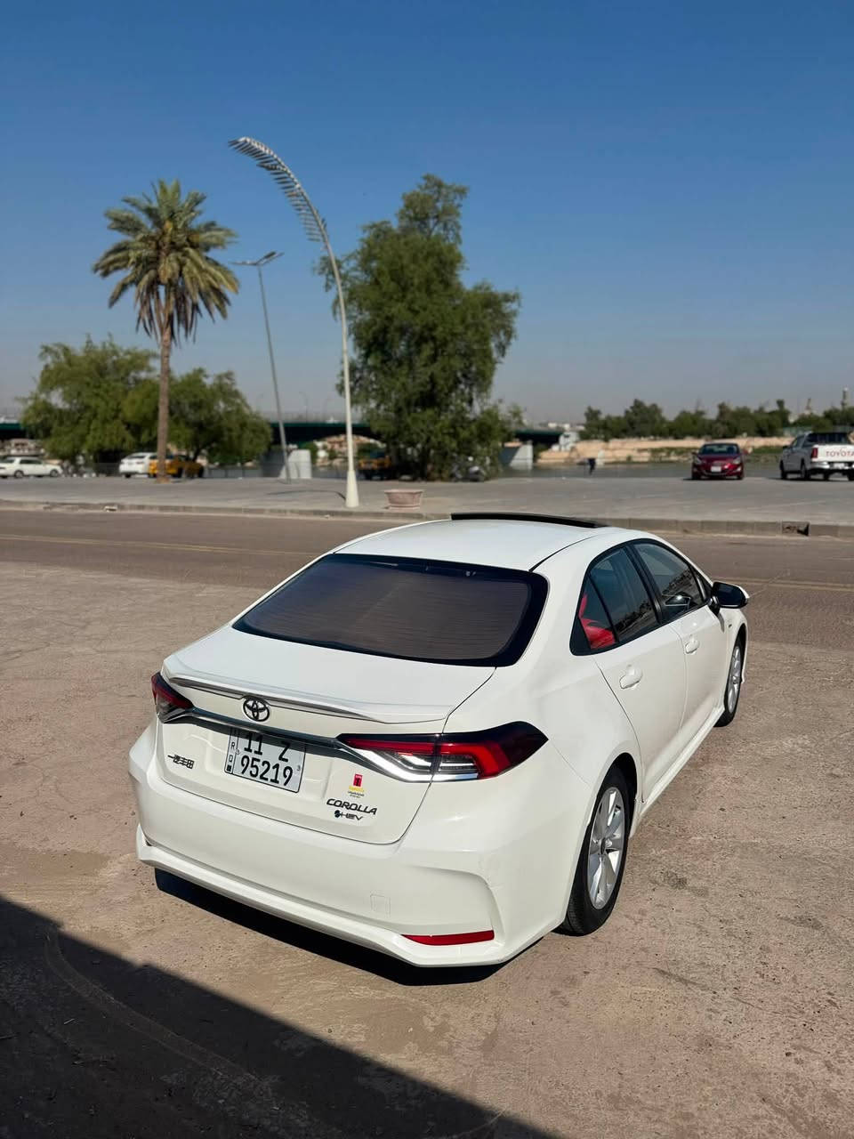 تويوتا كورلا هايبرد وبانزين تجميع الصين
موديل 2025 محرك 1800 
الشكل الخليجي 
عداد المسافات 24 الف كيلو متر 
المواصفات فول 1/1 
مقاعد جلد احمر و اسود 
كرسي كهرباء + جنح خلفي 
رقم بغداد الجديد 
ملاحضه السياره تكحيل بسيط موضح بصوره ورصعه
مكان السياره بغداد الكاظميه 
السعر 158$ وبيها مجال بسيط

للاستفسار الاتصال /***********
