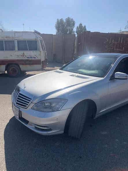 السلام عليكم 
للبيع مارسيدس موديل 2007 
فول مواصفات بانوراما السيارة 
لارج الباب طويل حجم 350 محرك 6 سلندر 
سيارة مكفولة عدا جاملغ الخلفي فقط صبغ بدون دواخل 
مكان السيارة بغداد 
السعر 182 ورقة
رقم هاتف ‭0770 631 0188‬
