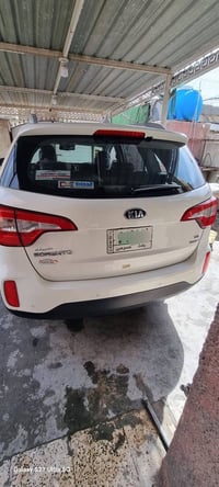 كيا سورنتو ٢٠١٥ رقم بغداد فول مواصفات خليجي كويتيه لون ابيض فور ويل بن...