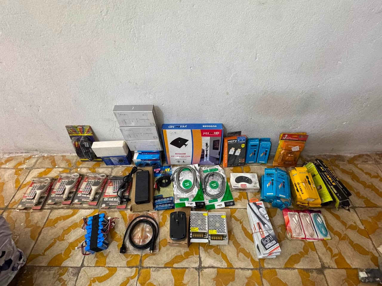 السلام عليكم
تصفيه محل 
الموجود بالصور كله ابيع 
ب60


**إذا كنت صاحب هذا الإعلان وتريد حذفه لأي سبب، رجاءا أرسل رسالة إلى الدعم الفني**