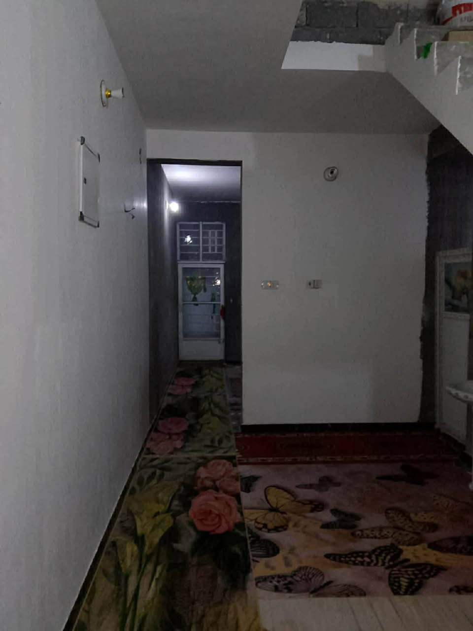 دار مساحة 160 متر طابو زراعي سند 25 تحويل مباشر حله ورديه سيف سعد مقابل شارع المشجر خلف عيادة دكتور احمد الجمل وسط حي سكني متكامل كافة الخدمات شارع عرضه 10 متر السعر 40 مع المجال للاستفسار ***********
