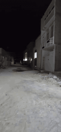 بيت للبيع في البوبيات عمود 114 داخل الفرع يبعد عن الشارع تقريب 25م عرض الشارع 8 متر
يحتوي على 4غرف وحده منهن سويت وكذلك استقبال وصاله ومطبخ وثلاث صحيات بناء جديد وجاهز للسكن طابقين البناء طابوق جمهوري 2025
اقرار محكمة طابو زراعي سند 25
السعر 135 وبي مجال
***********
