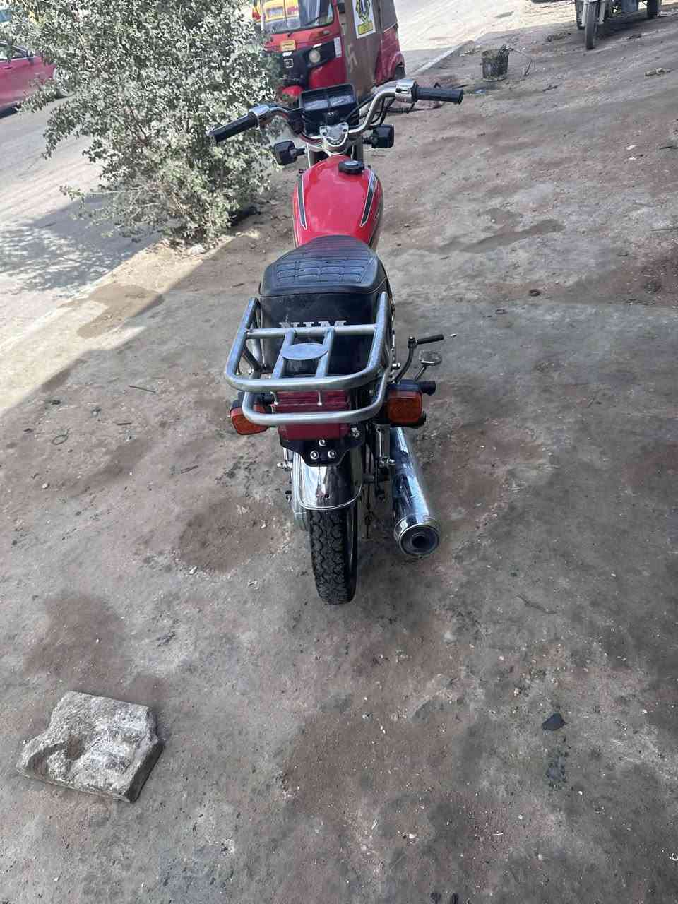 دراجه نظيفه للبيع عنوان كربلاء قطبت السلام سعر 475 وبها مجال اوراق***********
