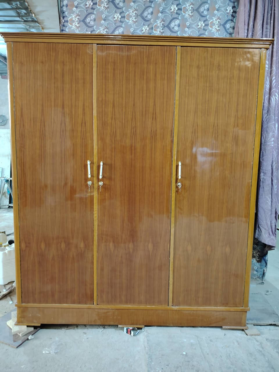 ياالله كنتور ابو 3 باب تسكام
مصبوغ وجاهز من كلشي نظيف داخل وخارج مكانه نجف شارع حولي  للاستفسار اكثر خاص او الاتصال على رقم *********** واتساب
