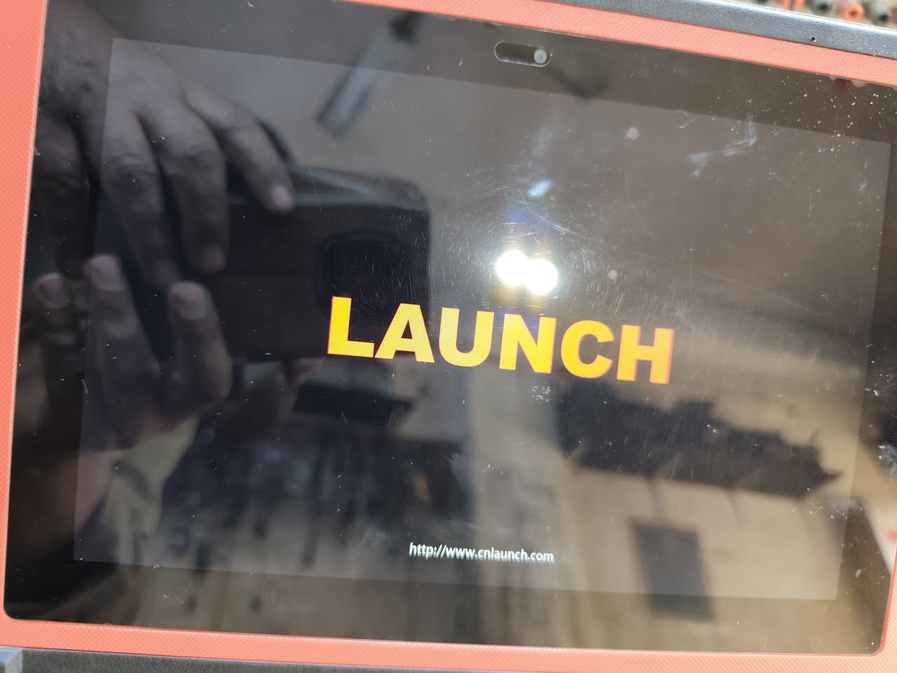 السلام عليكم جهاز فحص سيارات عام من شركة لانش جديد بالكارتون كل ملحقاته وياه مع وصل الشراء من شركة يم داركم منتهي التحديث قبل شهر للبيع الجهاز نظيف جدا 
للاستفسار تواصل  على واتس اب 
***********
