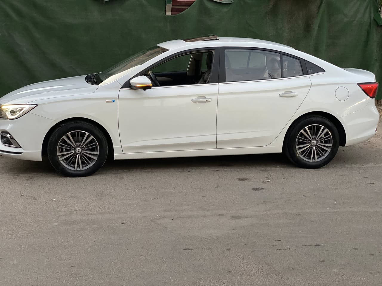 السلام عليكم mg5 للبيع السيارة اعلى فئة فوول
سنة الصنع 2022 السيارة ماشية ٢٩٥٠٠ سيارة مكفولة 
 كلش مرتبة ونضيفة ووجبة سنة ٢٠٢٢  الفول معروفة بقوتها  ومماشية السيارة بعدها بضمان الشركة وقبل اسبوع بدلت دهن السعر ١٠٧ وبيها مجال للاستفسار
***********
