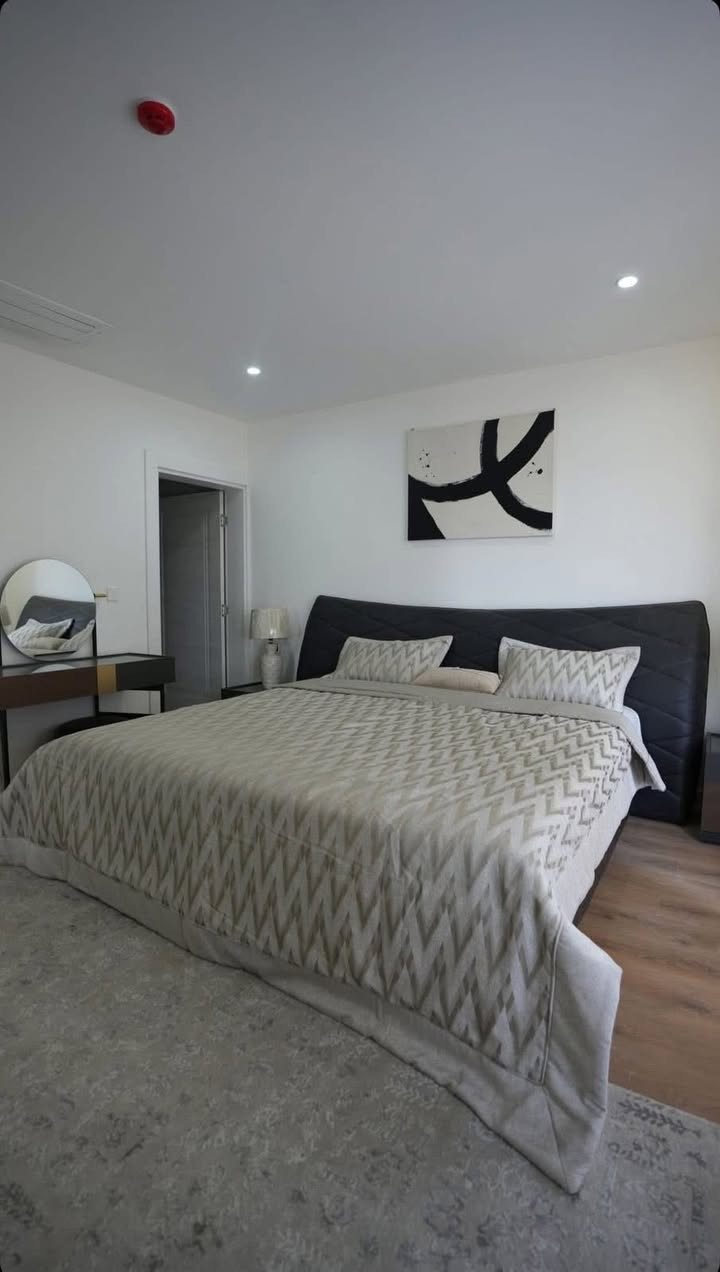 � عرض مميز داخل مجمع إمبيرور هيلز السكني 🔥
🏠 مساحة 195 و205 م²
💵 مقدم 36 مليون فقط

📆 قسط شهري 1,200,000

✨ سكن راقٍ وخدمات متكاملة
(مدرسة،روضة ،وامن على مدار الساعه ) 

22 برج سكني 
نسبة الانجاز للمرحلة الاولى 80% 

📍 الموقع: سريع حي العدل
📞 اتصل الآن واحجز وحدتك

*********** 
نسرين
