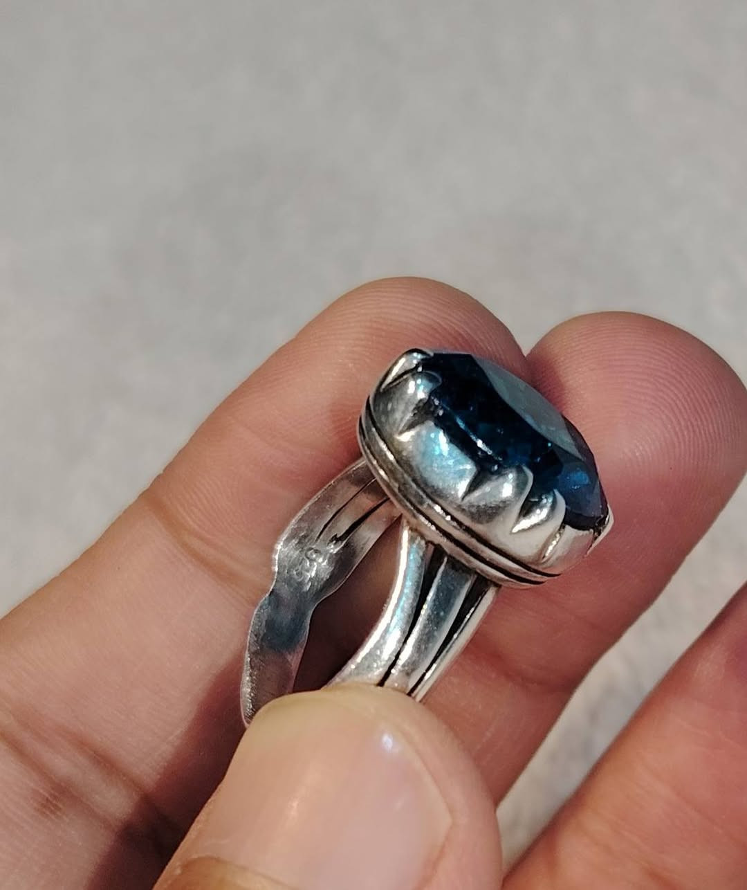 توباز اصلي يسر الناضر  صياغه جميلة سعر خاص واتساب فقط
***********
