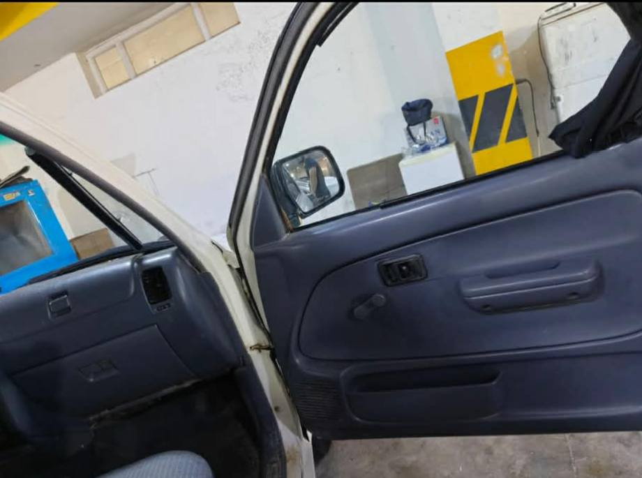 ام تويتا بو فرؤشتن
بي بوياغ  / 390 رؤشتوة 
مةكينةي نةكراوةتةوة مةكينة سبية 
هةمو كياني لةسةر شةريكةية 
سعري 90 وةرةقة و مةجال 
سةيارةكة لةكةلار ة 
***********

سياره مكفوله دعامي لدعامي 
390 الف ماشي محرك مافتوح
سعر 90 بي مجال
