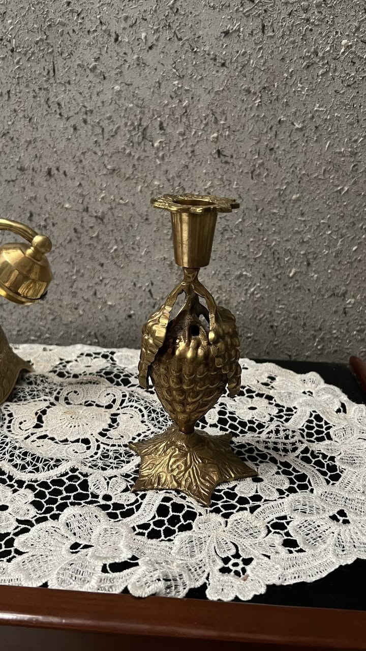 عشاق الفخامة 😍

✨ تحفة ديكور كلاسيكية فخمة ✨

للناس لي يعشقو الستايل الراقي والعتيق، نقدمولكم هاذ الطقم المميز: ☎️ هاتف كلاسيكي مصنوع من النحاس بتصميم فاخر مع زوج شمعدانات نحاسية أنيقة، يعطي لمسة ملكية لأي صالون، مكتب، أو محل.

تصميم راقٍ ومليح بزاف
لون النحاس الذهبي يلفت الانتباه
مناسب للديكور الفخم والتصوير والمحلات الراقية
قطعة مميزة تعطي قيمة وجمال لأي مكان

📸 كي تحطو في الدار ولا المكتب يولي أول حاجة تدي العين وتخلي المكان يبان أفخم وأرتب.

فرصة لمحبي الديكور الكلاسيكي والقطع المميزة.

للاستفسار أو الشراء مرحبا بالرسائل الخاصة. الكمية محدودة.

“ماشي غير ديكور… قطعة تعطي هيبة وأناقة لأي مكان.” ✨


**إذا كنت صاحب هذا الإعلان وتريد حذفه لأي سبب، رجاءا أرسل رسالة إلى الدعم الفني**