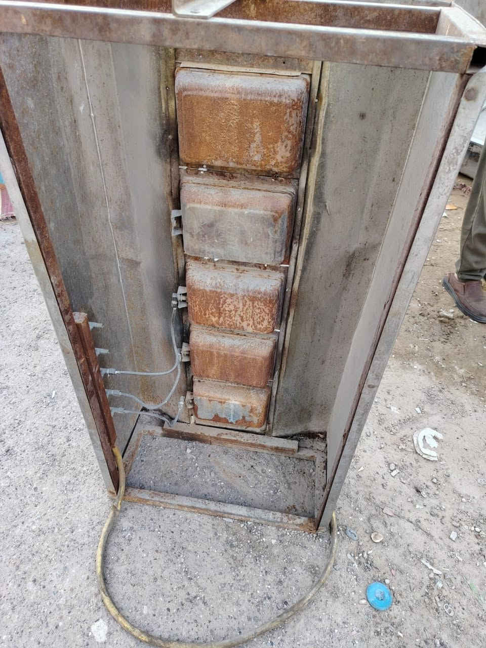 السلام عليكم عندي اغراض البيع مستعمله شوايات مال گص عدد 2 و شوايات مال همبنگر 2 وفرن مع طاوليات عدد 24 الاستفسار الاتصال ع الارقام

‭***********‬ابو علي 
***********‬حيدر كاظم
