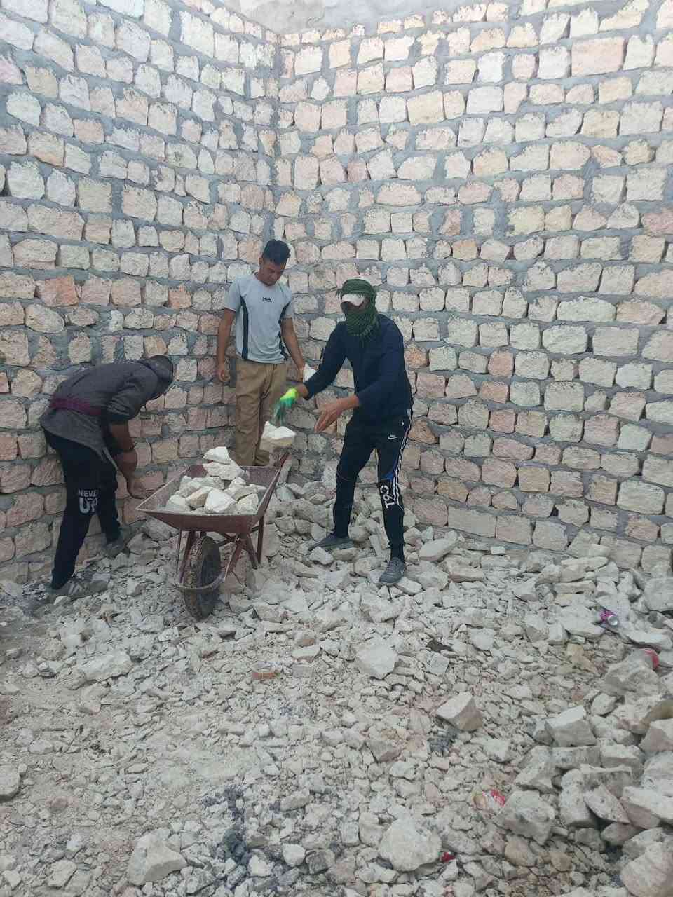 سلام عليكم  / يوجد كادر عمل جاهز/ تصعيد مواد/ تنضيف بيوت/ تفليش/ تكشيط/ تنضيف حدائق/ دفن نهري  / شقلنه ليل ونهار   /ومعداتنه جاهز/ ماعليك بس تصال على رقم  /***********
