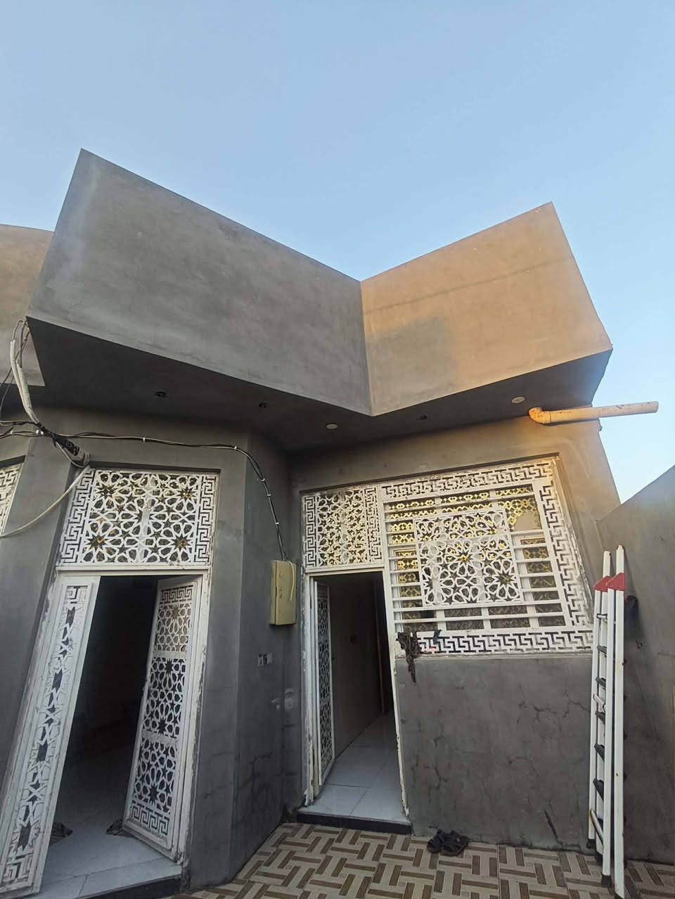 سلام عليكم
بيت إلى البيع المساحه 150 متر الوجه 7 ونص والنزال 20
موقع البيت حي الحسين خف البانزنخانه
البيت مرتب بناء حديث
البيت مطلوب إسكان 25 مليون
استلم بليد 80 وبي مجال

لاستفسار الاتصال ***********
