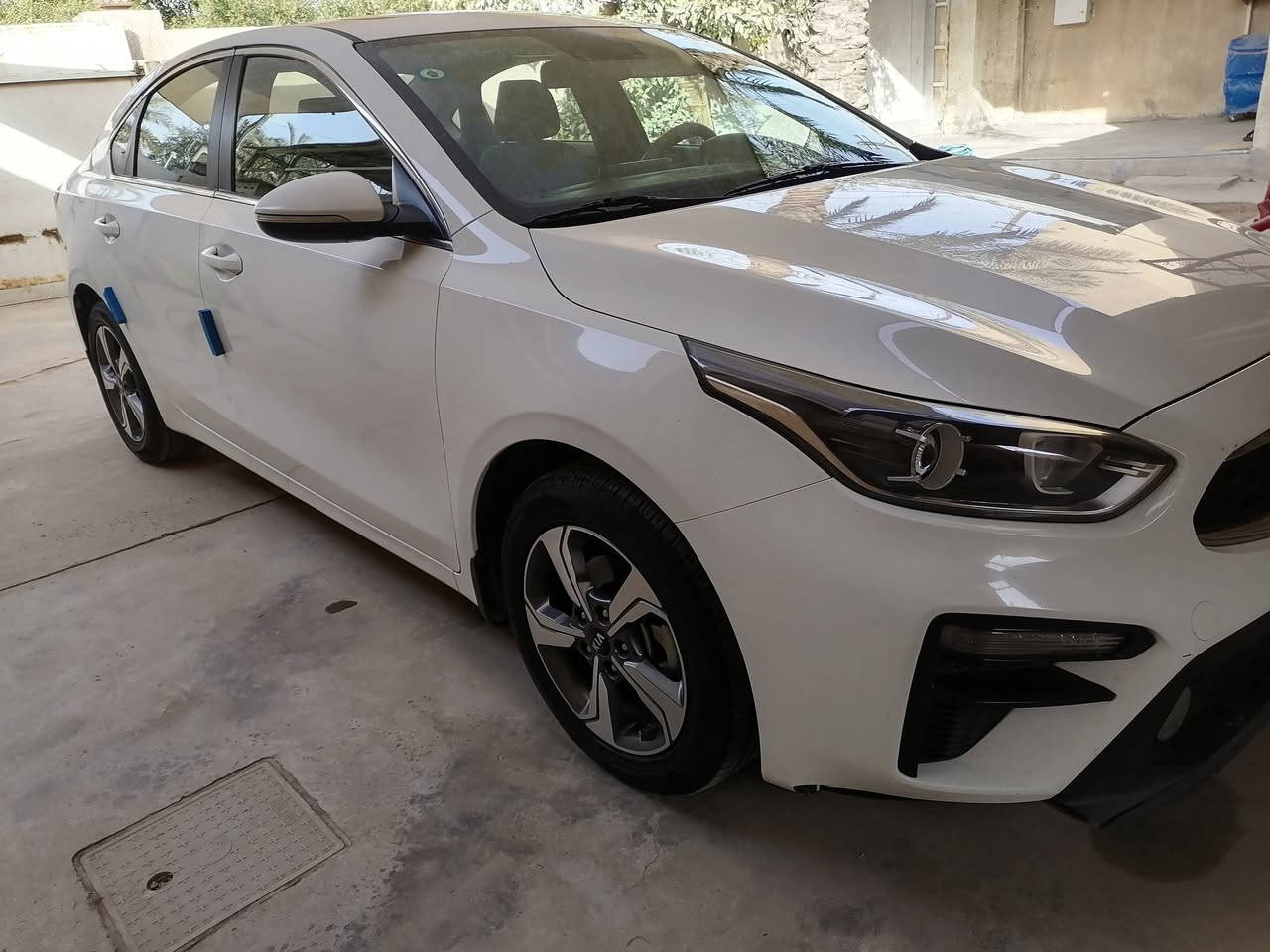 سلام عليكم كيا سيراتو 2020  للبيع محرك 1600  فتحه  مري شفط  اشاير بل مري  خمسه ويل كب  بلوجكتر داخل عسلي شاشه كامره دواره تحكمات استيرن  ماشيه  150  بيه مكانين بارد واحد مصلح وثاني بعده مثل ماموضح بصوره  رقم بغداد بسمي تحويل ثاني يوم  للستفسار ***********   السعر  160 وبيه مجال
