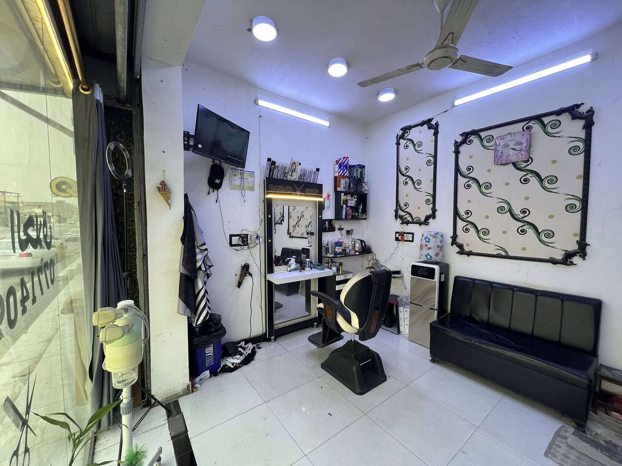 السلام عليكم محل حلاقه كامل وجاهز تعال وشتغل عنوان المحل حي المهندسين اجار المحل 200 السعر خاص رقم الهاتف
***********
