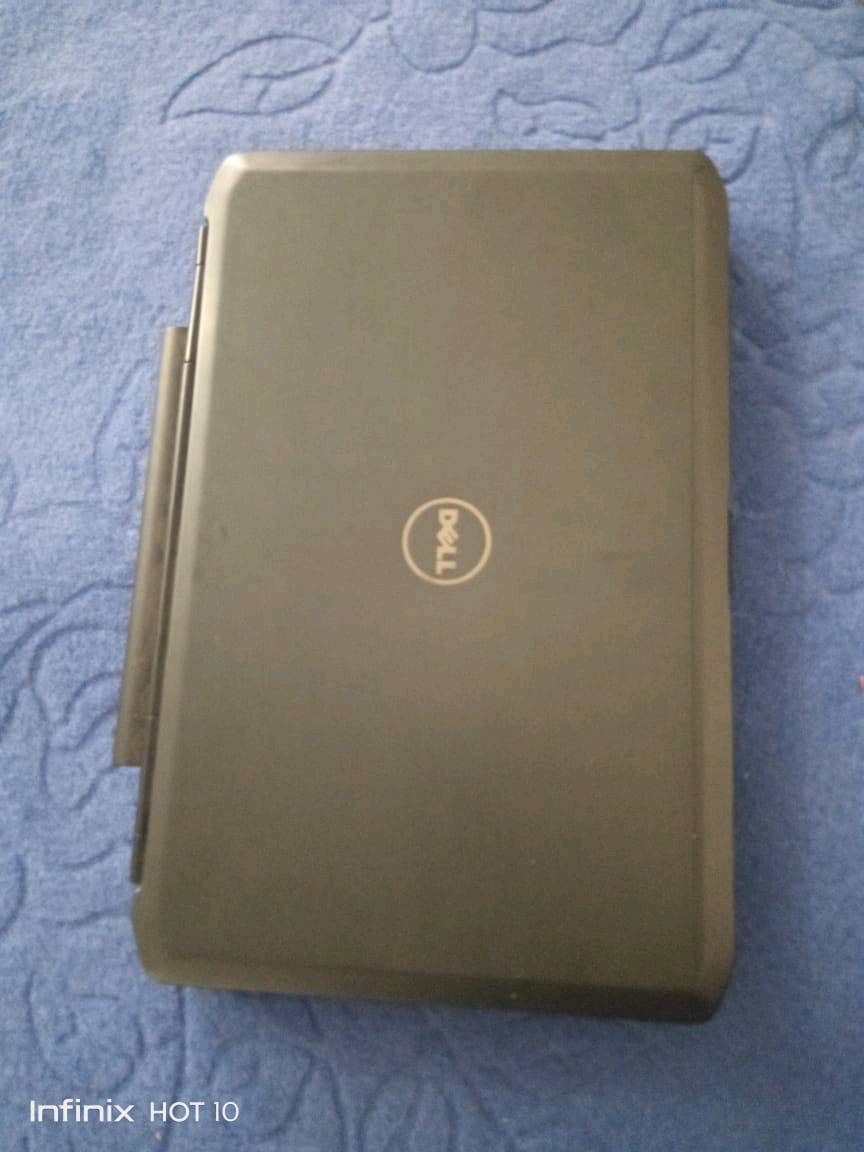 حاسبة مالت قرايه فقط مو مالت العاب  هارد 500 ورام 4 وشحنها يكفي من 4الى 5 ساعات وباقي المواصفات ماعرفها والله 