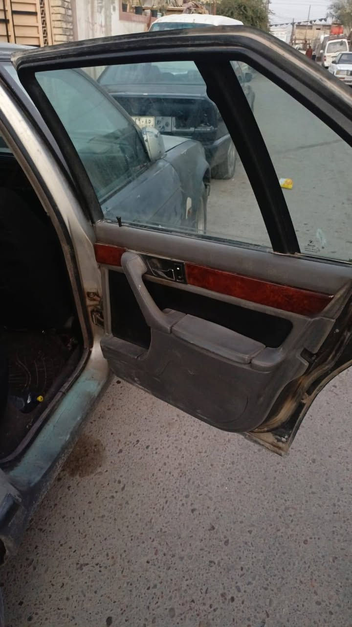 السلام عليكم ورحمه الله من رخصه الادمن سياره بي ام دبليو موديل 93 730 السياره جاهزه لصبغ رقم بغداد نكليزي ***********اني مكلف بل نشر
