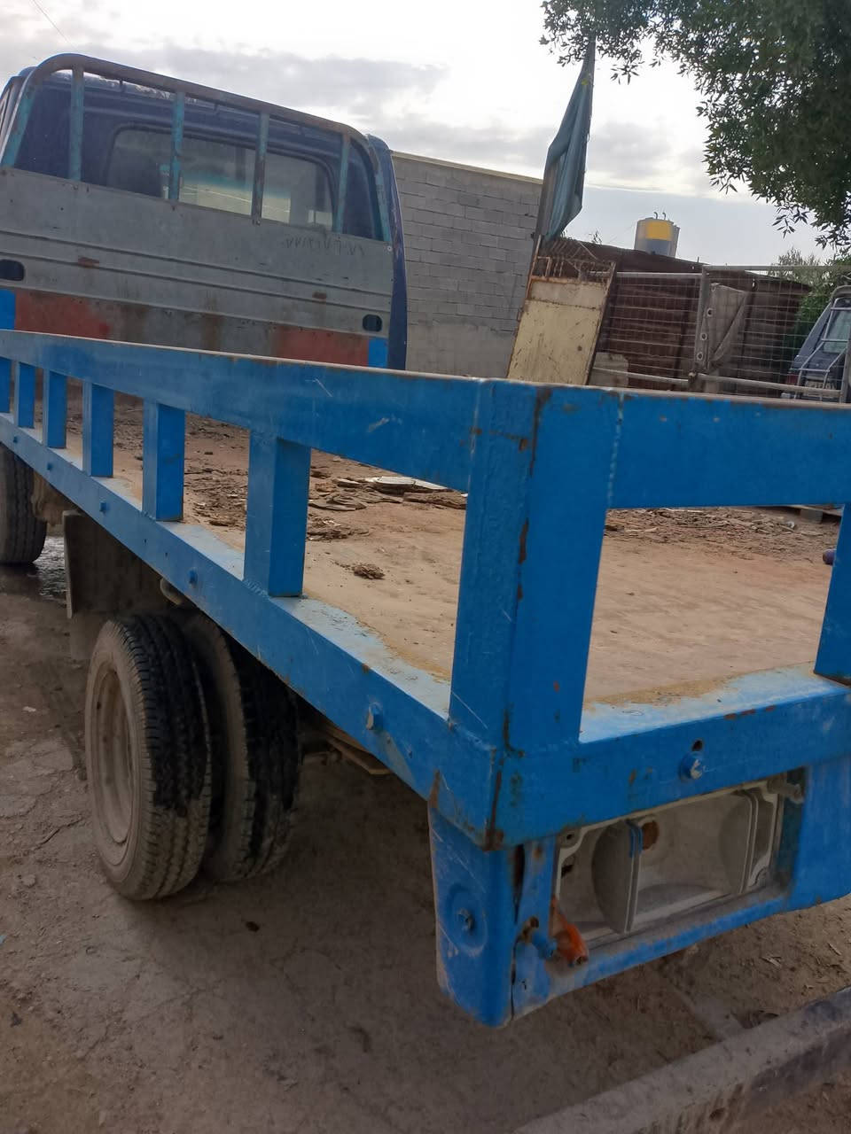 السلام عليكم بدي بنكو اللبيع نظيف سعر 300بيه مجال مكان بغداد مدينه الصدر رقم الهاتف ***********
