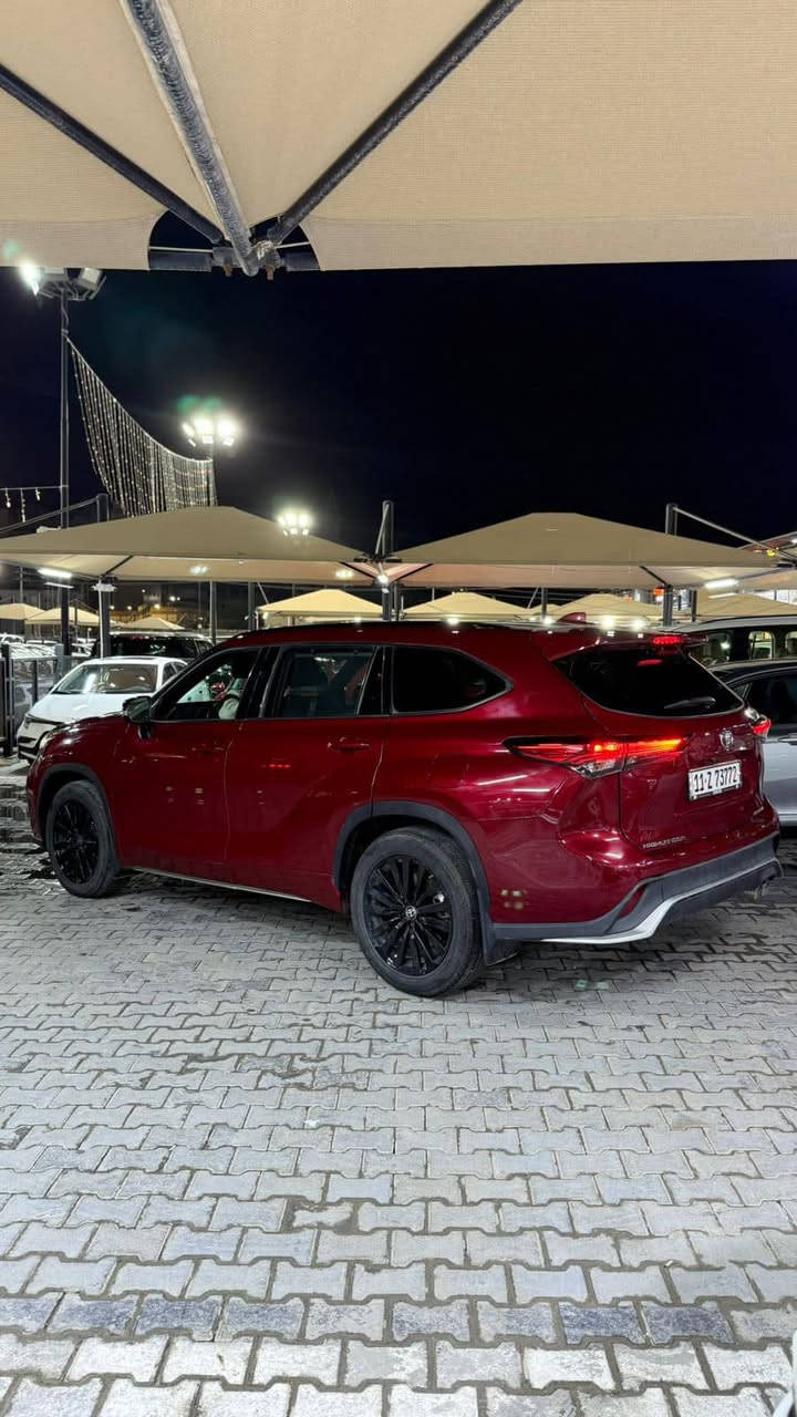 السلام عليكم اخوتي 
للبيع تويوتا هايلاندر XSE
موديل 2023
 رقم بغداد تحويل مباشر
ماشيه 19 الف بعده وضع شركه السياره
حادث السياره موضح بصوره طرف البنيد بارد 
وجاملغ امامي كلير من امريكا
المواصفات  XSE 
فتحه سلايد
كشنات جلد
تحكم ستيرن جهتين + مثبت سرعه
بصمة تشغيل 
جنطه كهرباء
٣ قطع تبريد
رادارات خروج عن المسار ومانع انصدام
حساسات امامي خلفي
بصمة ابواب
7 راكب وكشنات منفصل Vip
بنزين مو هايبرد والمحرك 4 سلندر تيربو
بلاك اديشن ويل 20 
دفع رباعي + شحن كار بلي
 السياره وضع شركة جديده
ومابيه كل نقص 
ورادارات وبيه مواصفات هواي بعد معروفه بل XSE
رقم الشاصي 5TDKDRBH8PS509135
 السعر  325. ورقه وبي مجال 
مكانه كربلاء ***********
