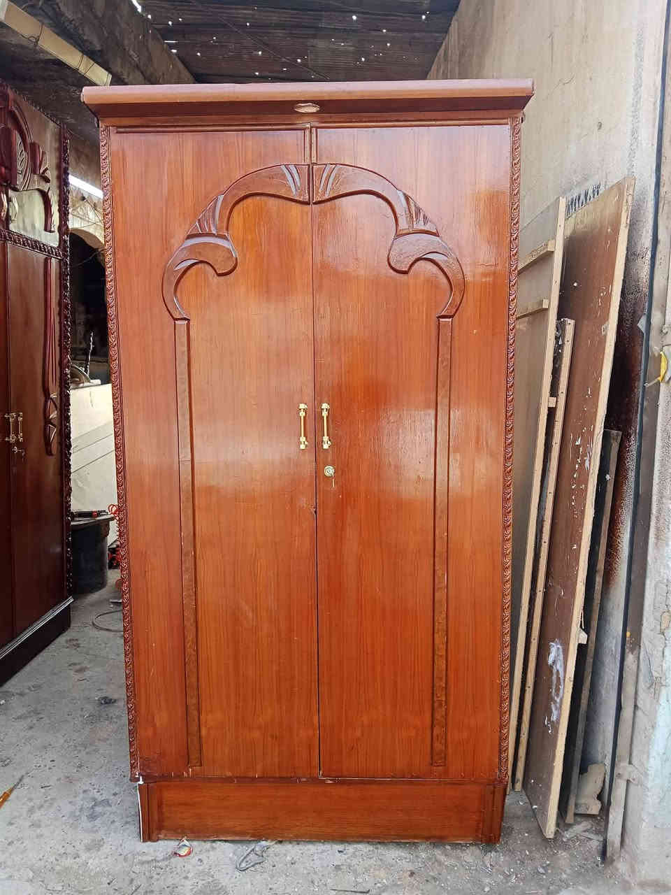 كنتور 2 باب نجاره نضيف مستعمل للبيع السعر 100 المكان داخل سوك لمسكف رقم ***********
