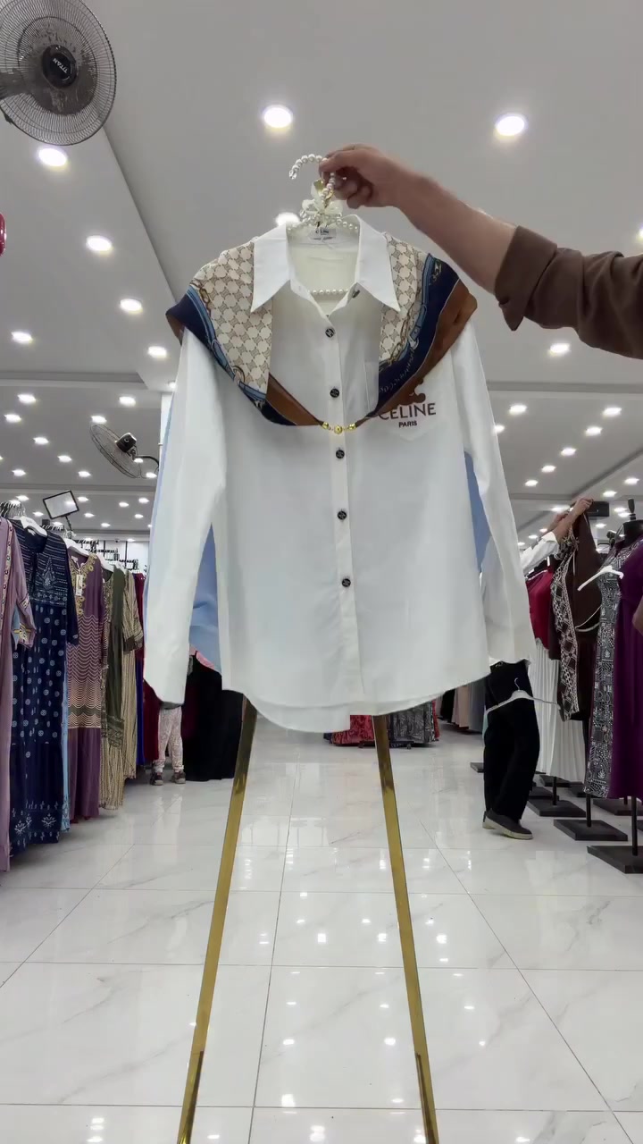 #تخفيضات📢📢📢🔥🔥 

#قميص نسائي   #جمال مينوصف  🔥 
 مـتوفر بـ عدة الوان اجنن وراقـيه🔥
(اسود - ابيض - نيلي - بيجي) 
القياس. فري سايز
 
#سعر 📢📢  18,000 فقط🌺🌺 

يتوفر توصيل داخل الديوانيه 
للحجز تفضلو خاص


**إذا كنت صاحب هذا الإعلان وتريد حذفه لأي سبب، رجاءا أرسل رسالة إلى الدعم الفني**