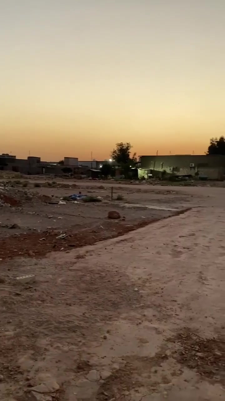 السلام عليكم عندي عرصه للبيع 
عقد 35 
قفلها 9 ونص 

 بيع مستعجل   
فلوس سبيس وباقي تفاصيل واگعه  
عرصة للبيع  مساحة 100متر 
واجهه 6.25 ونزال 16
نظيفه ومحدوله سبيس جديد ومي من الأبي مسحوبلها جاهزه حتى خريطة جاهزة 
 شار ع المطار.  النجف حي الامام الحسن  مقابيل الرادار  تبعد دقيقه ع الشارع العام . قرب فلكة المطار حي مسكون 
للاستفسار ***********
