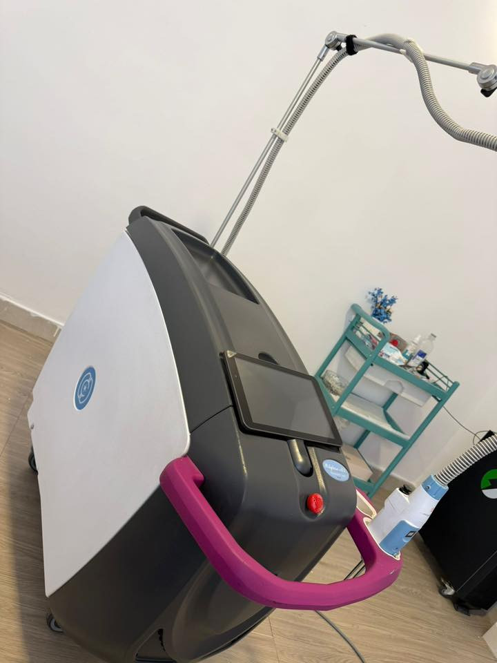 للبيع جهاز البولي ليزر الأمريكي الثلجي – ألكسندرايت 755nm من شركة Candela Medical

— جهاز البولي ليزر الأمريكي الثلجي (Alexandrite 755nm)اصلي

جهاز احترافي لإزالة الشعر بالليزر بنتائج سريعة وواضحة من أول جلسة، يعتمد تقنية الألكسندرايت القوية مع نظام تبريد ثلجي يمنح راحة للمراجعين ويقلل الألم.

🔹 إزالة شعر فعّالة وسريعة
🔹 مناسب لجميع انواع البشره والشعر يعمل على الشعر الناعم والسميك لا يسبب الم ولا يسبب حروق أمن جداً بفضل تقنية التبريد القوية
🔹 تبريد قوي يقلل الاحمرار والألم
🔹 سبوت كبير يختصر وقت الجلسة
🔹 أداء ثابت وعمر تشغيل طويل

🔹 عدد الضربات الكلي مليون ضربة — المستخدم فقط 300 ألف (يعني بحالة شبه جديدة

للاستفسار عن السعر وباقي تفاصيل 
***********
