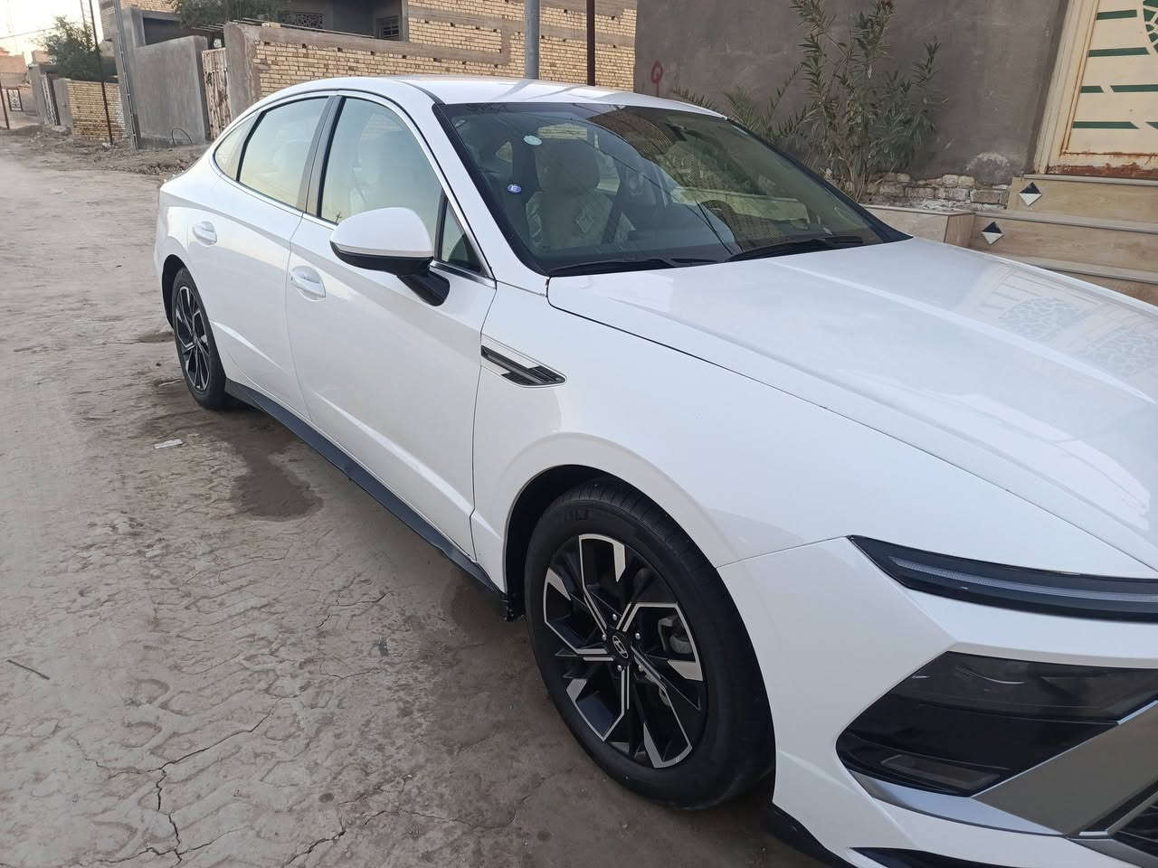 لون ( ابيض) 
سوناتا موديل 2024   الشكل الجديد
فول
مكينة 2.500
‏HYUNDAI SONATA 2024  
🔴دواخل ابيض تدفئه تبريد
   مبدل بيها بس جاملغ امامي امريكي 
🔴سياره تترقم اي محافظه
مكينة 2.500 طيااررره 🚀🚀
مواصفات راح اذكرهن 
بصمة دخول ذكي  
شاشة ع طول الدشبول 
تحكم ستيرن 
رادار امامي معا تحديد مسافة سيارة كدامك 
رادار خلفي 
رادار جانبي 
اوتو ستوب خلفي 
اوتو ستوب امامي 
شفتات ستيرن 
كشنات كهرباء وفول ايرباك 
كشنات تدفئه 
كير تعليك 
شحن لاسلكي 
حساس فتح جنطة الخلفية 
تشغيل عن بعد 
نظام خروج عن المسار 
نظام قيادة ذاتيه 
تبريد منفصل قطعتين امامي 
جامات اوتو 
نظام اوتو هولد مال ازدحامات 
هندبريك بصمة 
انظمة قياده سبورت ونورمات وكمفورت  وايكو 
كاربلي يدعم كافة الانظمة الهاتف 
كامرة خلفية دوارة
دشبول كاربون فايبر 
كشنات ودشبول وبيبان لون ابيض المرغوب
ويلكب حجم ١٨انج
تايرات بلادية عليها 
بجم زنون 
لد ع طول البجم 
لايتات اوتو 
نقط عمياء 
مراية داخليه تعتيم تلقائي 
شاشة تبريد تحكم كله لمس 
🔴السعر 175ورقة  
🔴رقم الهاتف :  ***********
واتساب او الاتصال عالرقم
